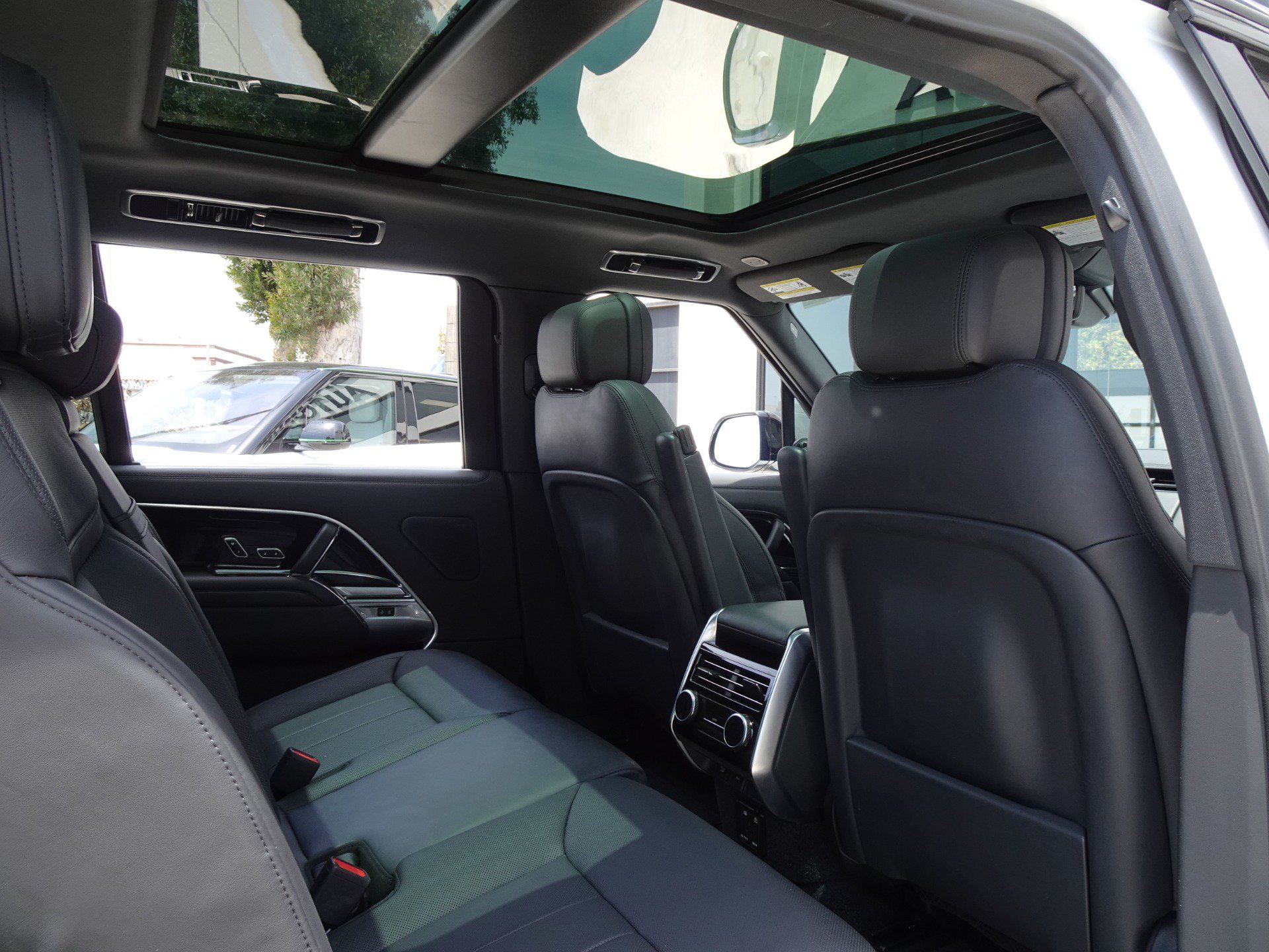 Used 2023 Land Rover Range Rover Long Wheelbase SE AWD/4WD image 20