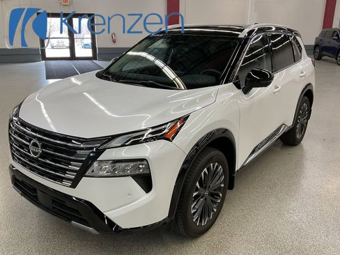 Used 2024 Nissan Rogue Platinum image 1