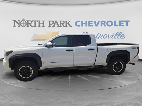 Used 2025 Toyota Tacoma TRD Off-Road w/ TRD Off Road Upgrade Package AWD/4WD image 6