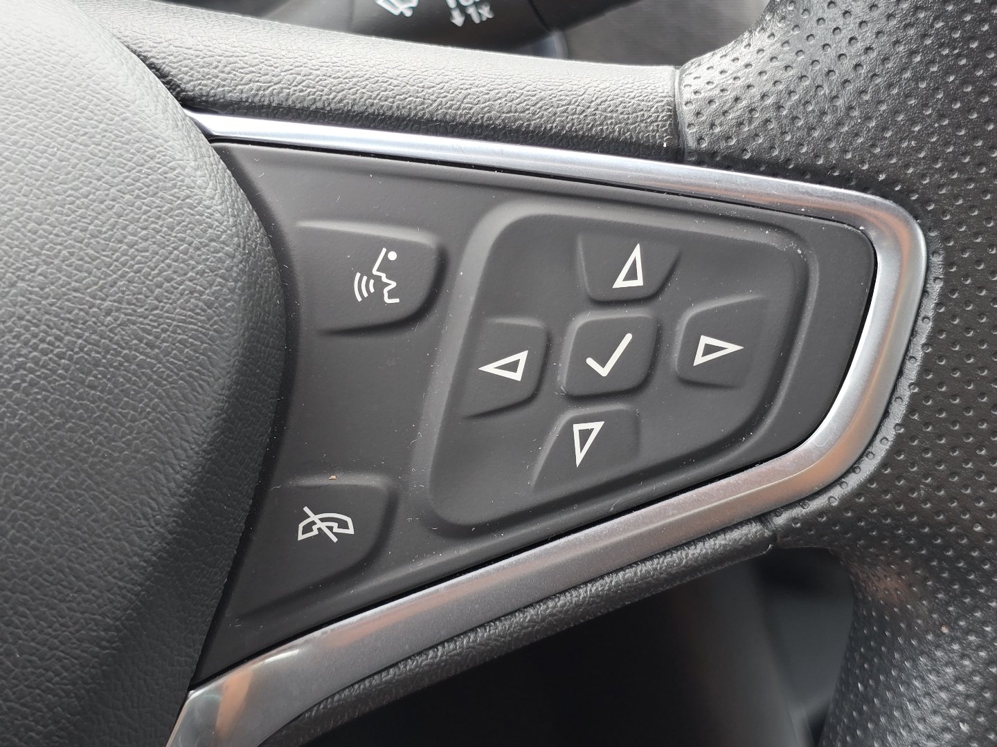 Used 2022 Chevrolet Malibu LT FWD image 12