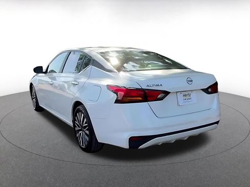Used 2025 Nissan Altima 2.5 SV image 11