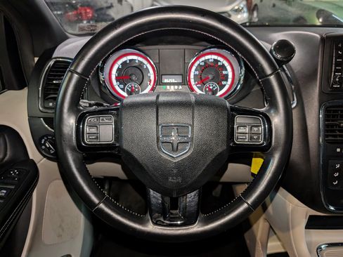 Used 2019 Dodge Grand Caravan SXT image 29