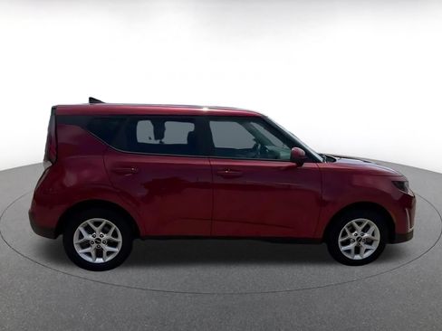 Used 2025 Kia Soul LX w/ LX Technology Package FWD image 16