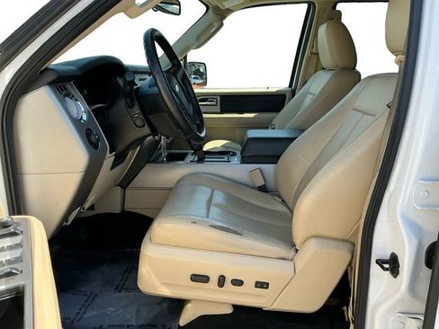 Used 2016 Ford Expedition XLT w/ Equipment Group 202A AWD/4WD image 10