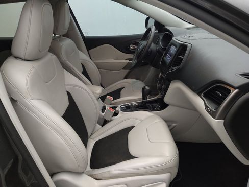 Used 2020 Jeep Cherokee Latitude Plus image 21