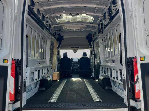 Used 2025 Ford Transit 250 Base image 9