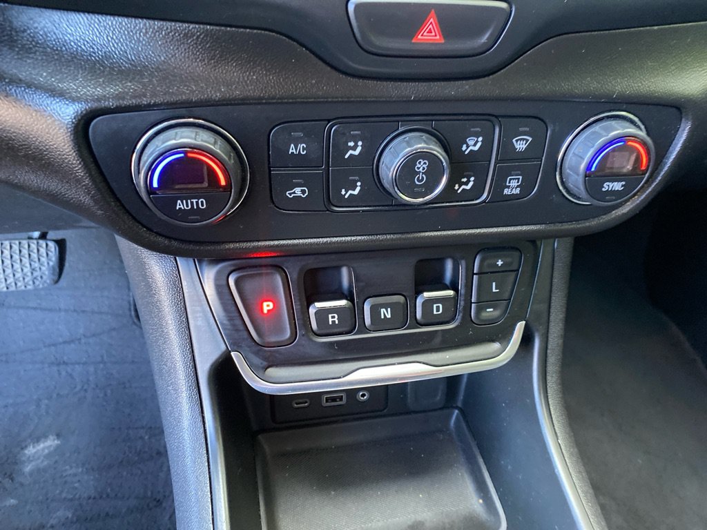 Used 2019 GMC Terrain Denali w/ Driver Alert Package II AWD/4WD image 17