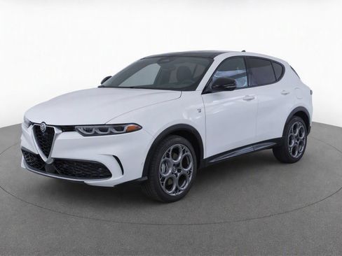 Used 2024 Alfa Romeo Tonale Ti AWD/4WD image 2