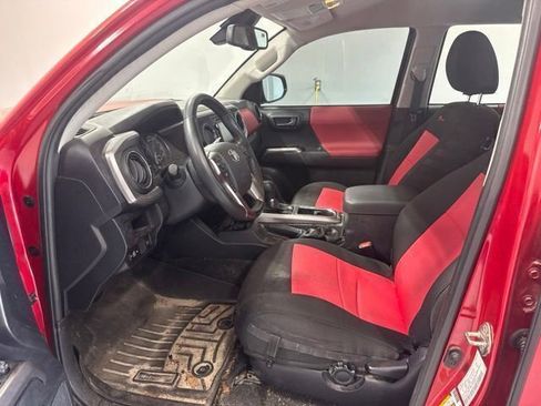 Used 2019 Toyota Tacoma SR5 RWD image 12