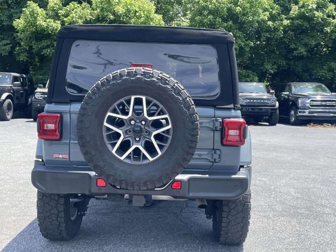 Used 2024 Jeep Wrangler Unlimited Sahara w/ Technology Group AWD/4WD image 4