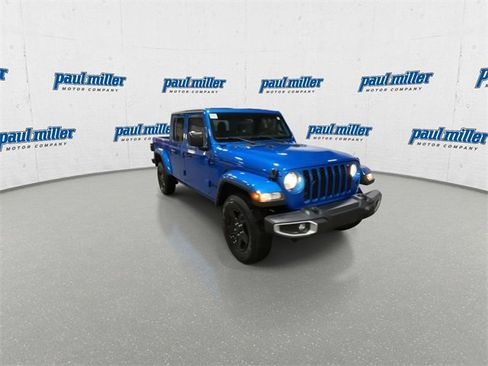 Used 2021 Jeep Gladiator Sport image 3