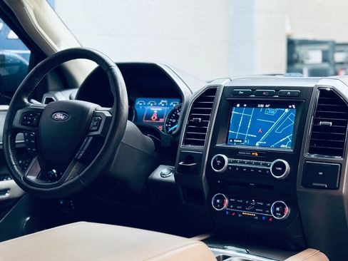 Used 2018 Ford Expedition XLT w/ Equipment Group 202A image 11