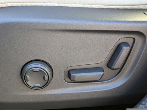 New 2025 Volvo XC40 B5 Plus w/ Climate Package image 19