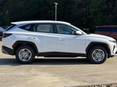 New 2026 Hyundai Tucson SE image 8