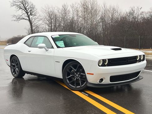 Used 2022 Dodge Challenger R/T w/ Blacktop Package image 5