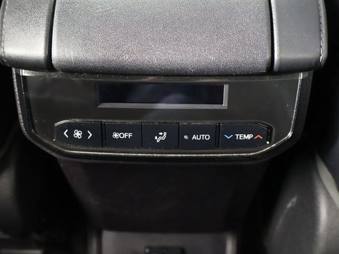 Used 2021 Toyota Highlander XLE image 33