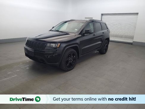 Used 2019 Jeep Grand Cherokee Laredo RWD image 1