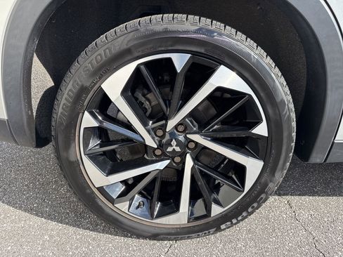 Used 2024 Mitsubishi Outlander SE Black Edition image 9