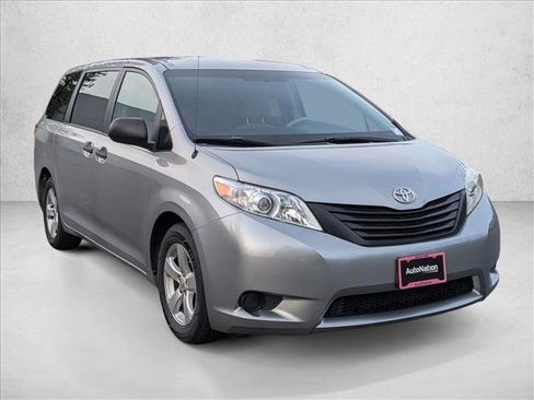 Used 2013 Toyota Sienna L image 3