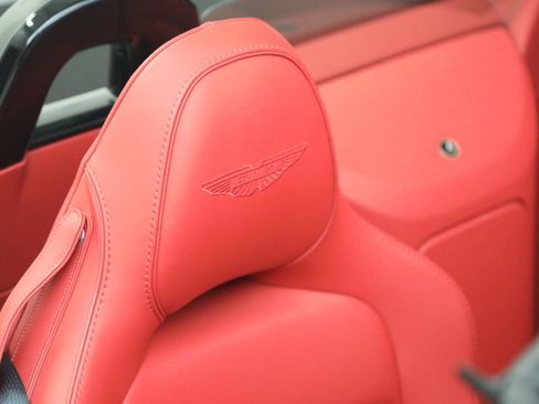 Used 2026 Aston Martin V8 Vantage Roadster image 42