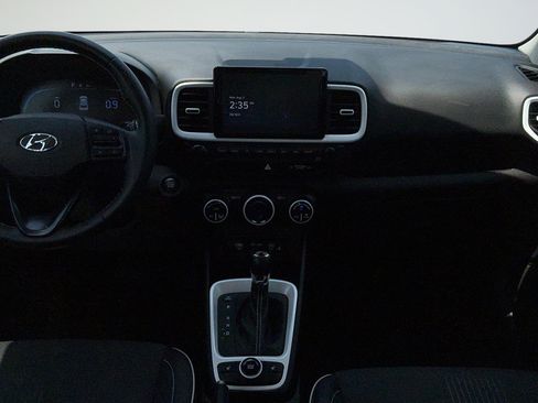 Used 2024 Hyundai Venue Limited FWD image 7