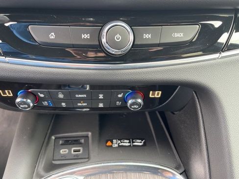 Used 2023 Buick Enclave Avenir image 17