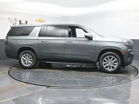 Used 2023 Chevrolet Suburban Premier image 1