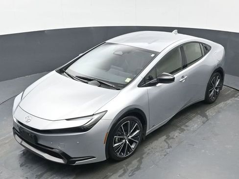 Used 2025 Toyota Prius XLE image 37