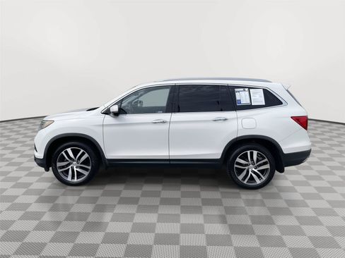 Used 2018 Honda Pilot Touring image 12