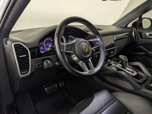 Used 2023 Porsche Cayenne GTS AWD/4WD image 4