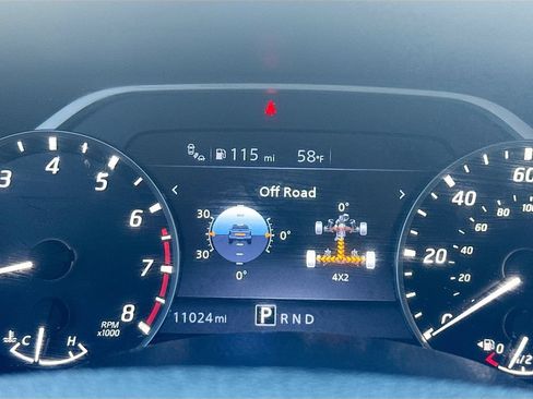 Used 2024 Nissan Titan SV w/ SV Convenience Package RWD image 12