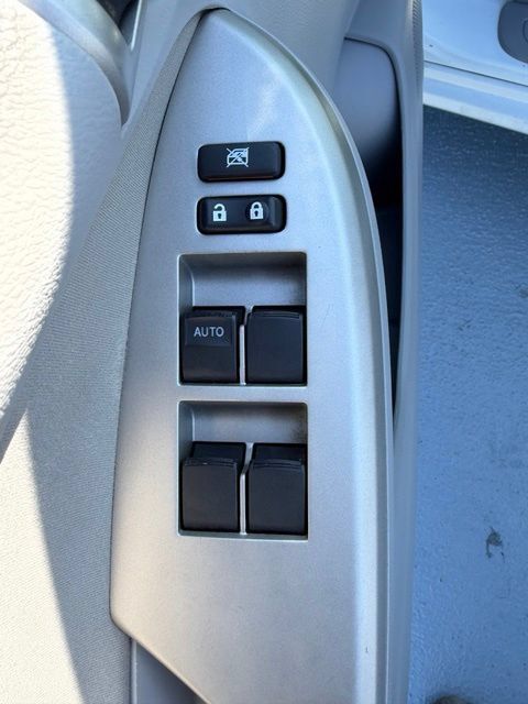 Used 2013 Toyota Corolla LE FWD image 14