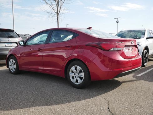 Used 2016 Hyundai Elantra SE image 3