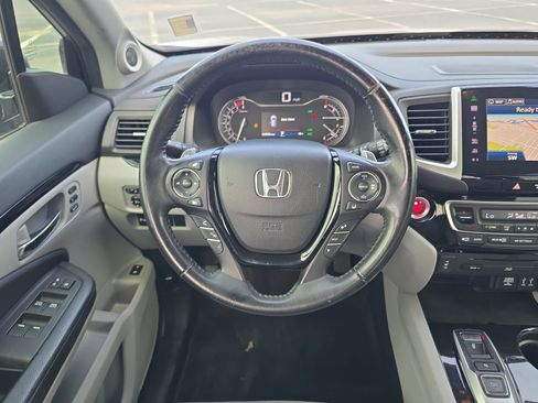 Used 2016 Honda Pilot Touring image 10