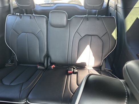 New 2026 Chrysler Pacifica Limited FWD image 17