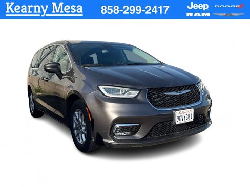 Used 2023 Chrysler Pacifica Touring-L FWD image 1