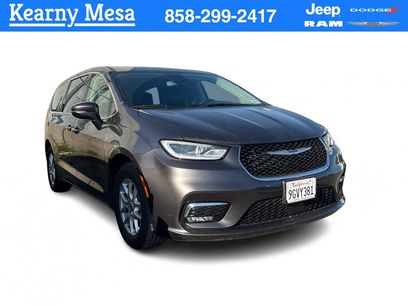 Used 2023 Chrysler Pacifica Touring-L