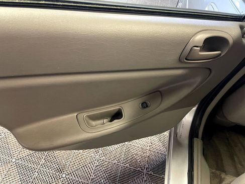 Used 2004 Dodge Stratus SE image 21