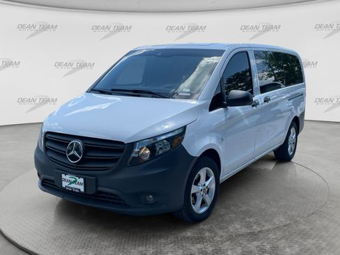 Used 2023 Mercedes-Benz Metris Passenger image 3