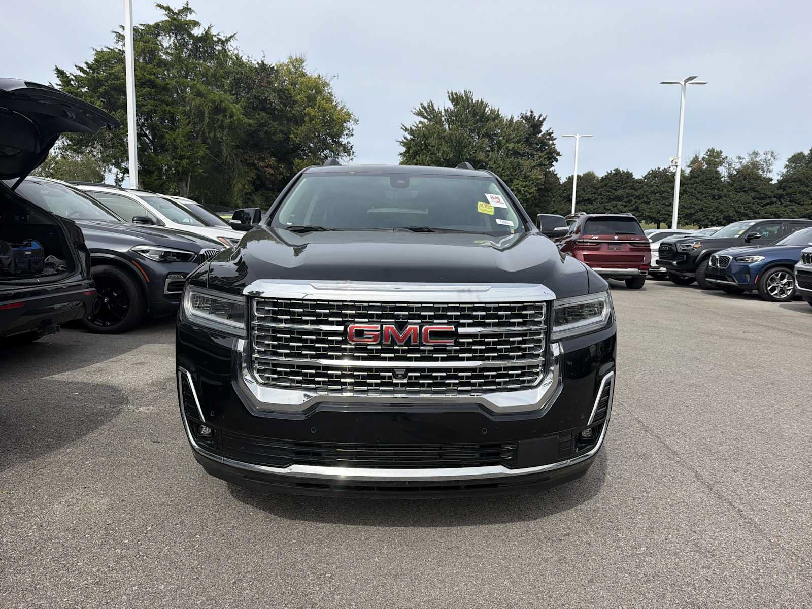 Used 2023 GMC Acadia Denali w/ Black Diamond Edition AWD/4WD image 2