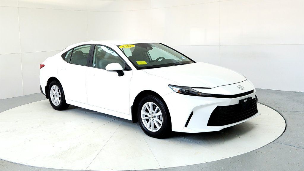 Used 2025 Toyota Camry LE AWD/4WD image 7