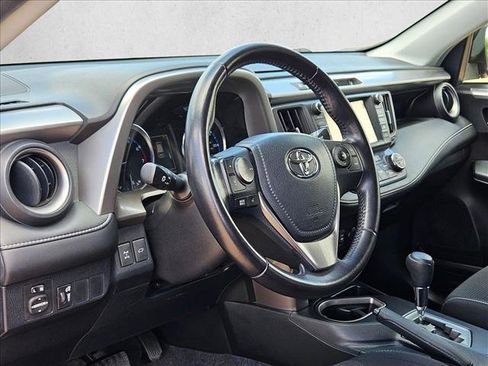 Used 2016 Toyota RAV4 XLE AWD/4WD image 10