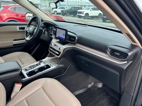 Used 2023 Ford Explorer XLT w/ Equipment Group 202A image 30