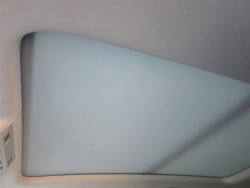 Used 2025 Volkswagen Taos SE image 18