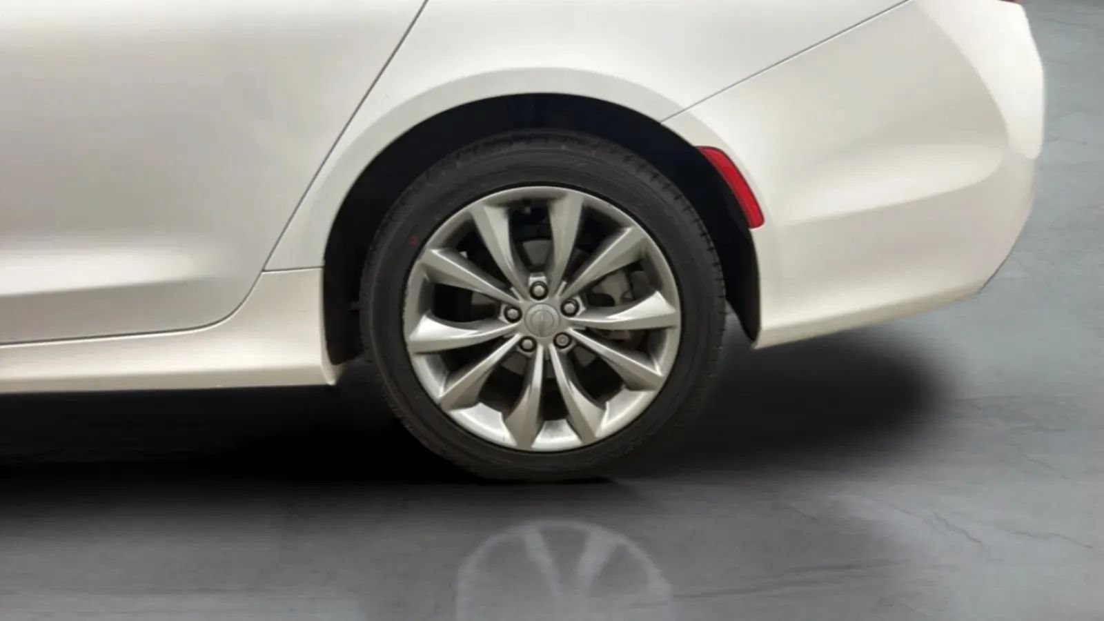 Used 2015 Chrysler 200 S w/ Navigation & Sound Group I FWD image 27