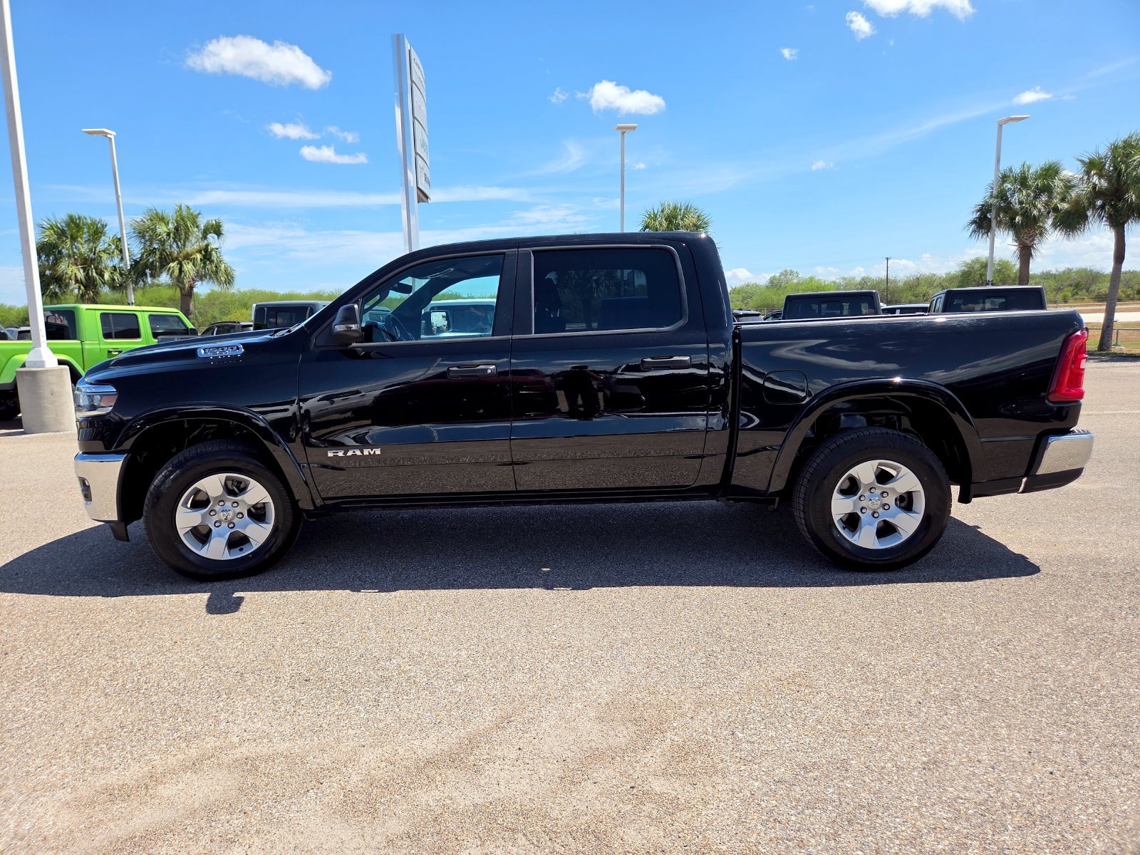 Used 2025 RAM 1500 Big Horn AWD/4WD image 4