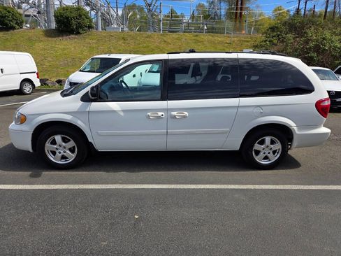Used 2006 Dodge Grand Caravan SXT FWD image 4