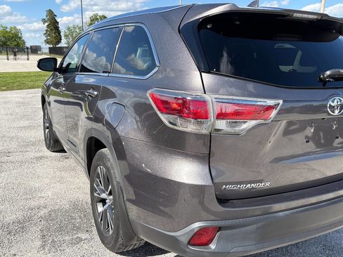 Used 2016 Toyota Highlander XLE AWD/4WD image 6