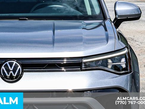 Used 2025 Volkswagen Taos SE FWD image 15