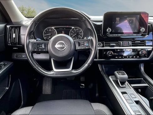 Certified 2024 Nissan Pathfinder SV FWD image 8